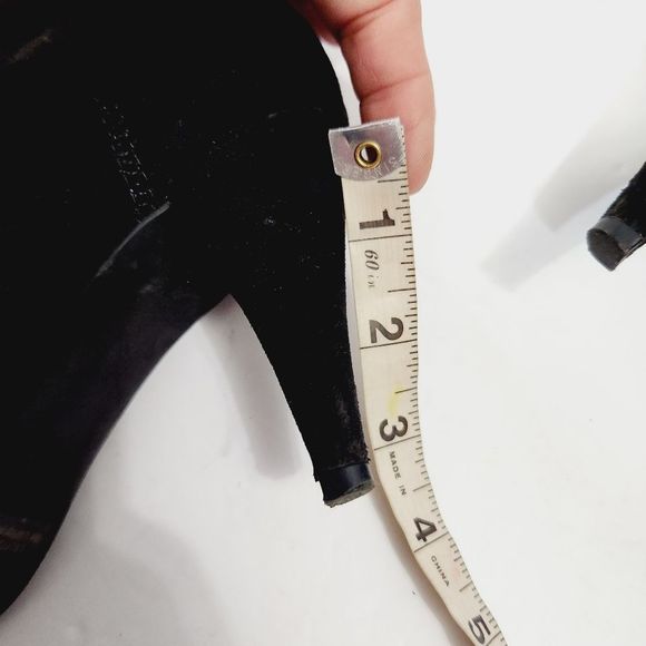 Unise slip on black velvety  highheel boots size 8m - Picture 9 of 11